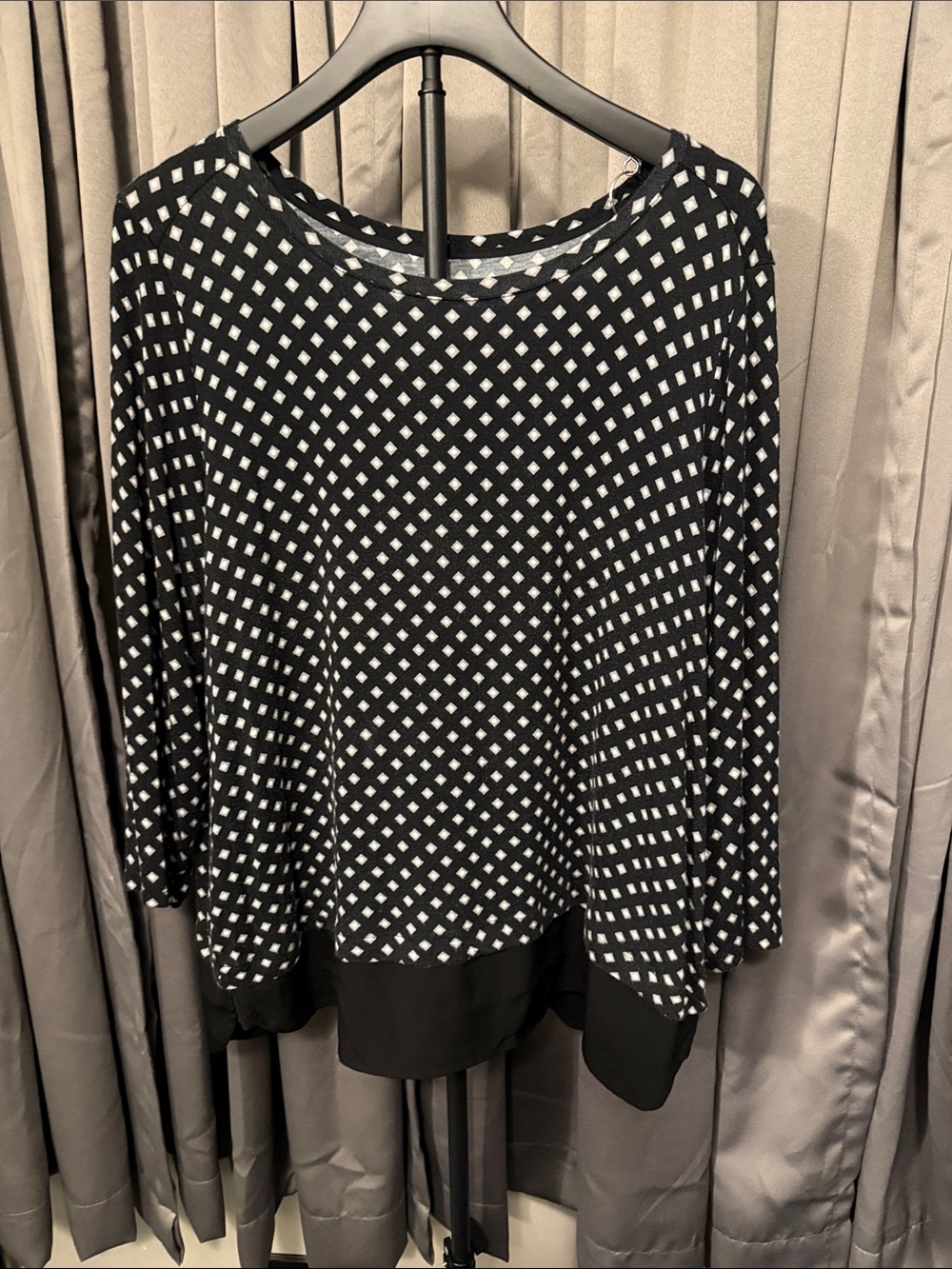 🎉 5 for $10 croft & barrow Black and White Diamond-Print Long Sleeve Top